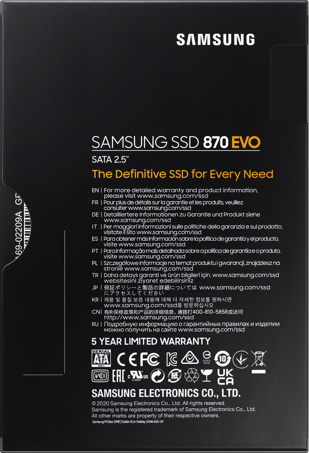 Boîte noire affichant une étiquette blanche avec les détails du produit, la marque Samsung est en haut.