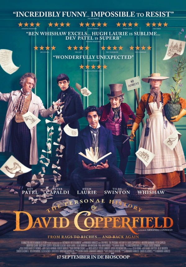 Filmposter met acteurs, tekst. Blauwe, bruine en groene kleuren, witte achtergrond.