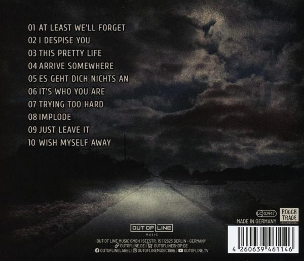 Albumcover mit Straßenszene und Trackliste. Dunkler Himmel und Bäume.