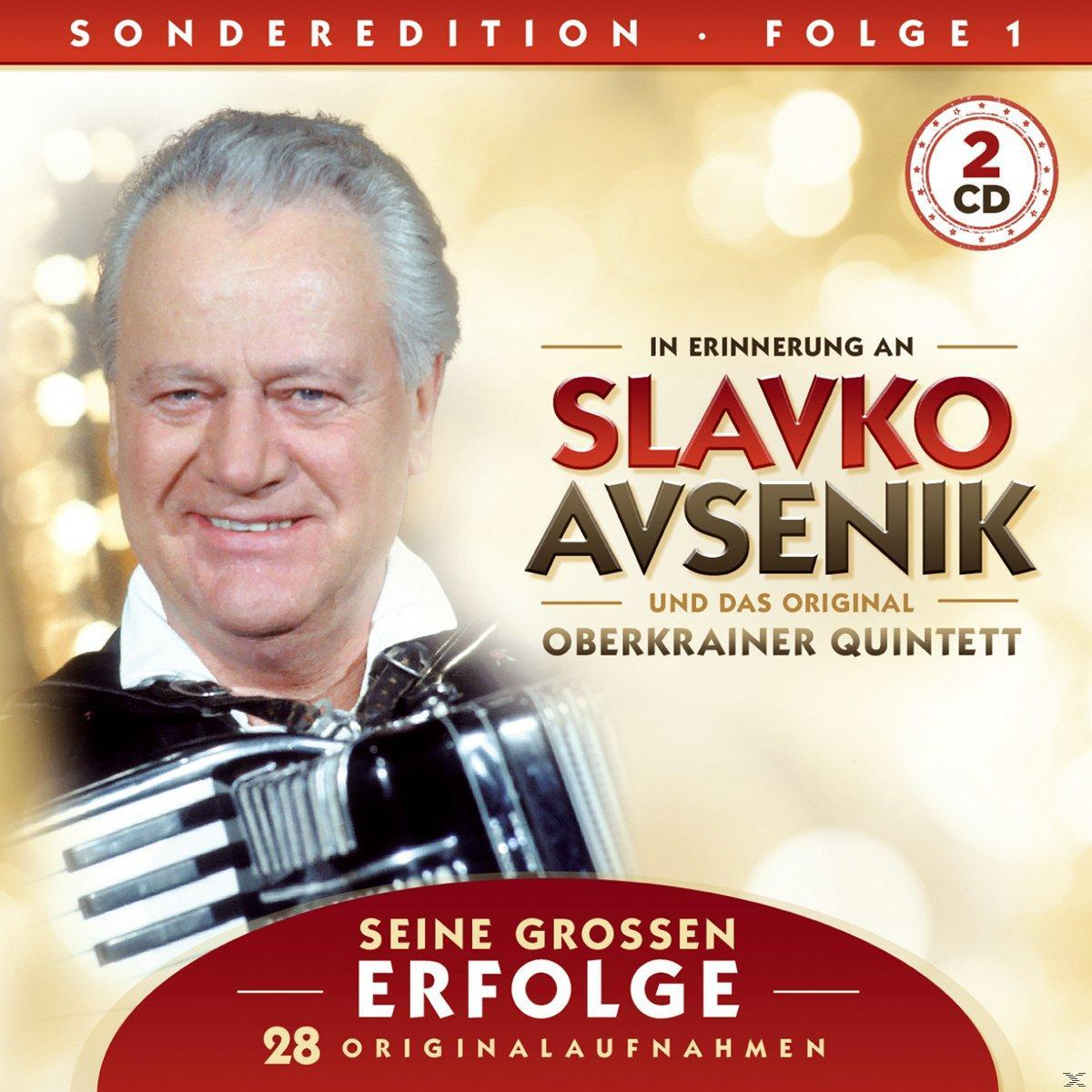 CD-Cover: lächelnder Mann mit Akkordeon. Text: IN ERINNERUNG AN SLAVKO AVSENIK. Rotes Banner mit Text.