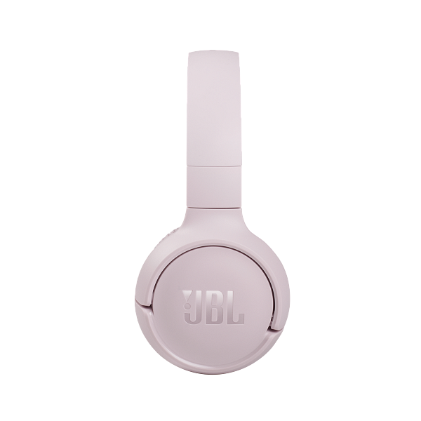 Ein Paar rosa JBL-Kopfhörer. Das JBL-Logo befindet sich in der Mitte des Ohrmuschels.