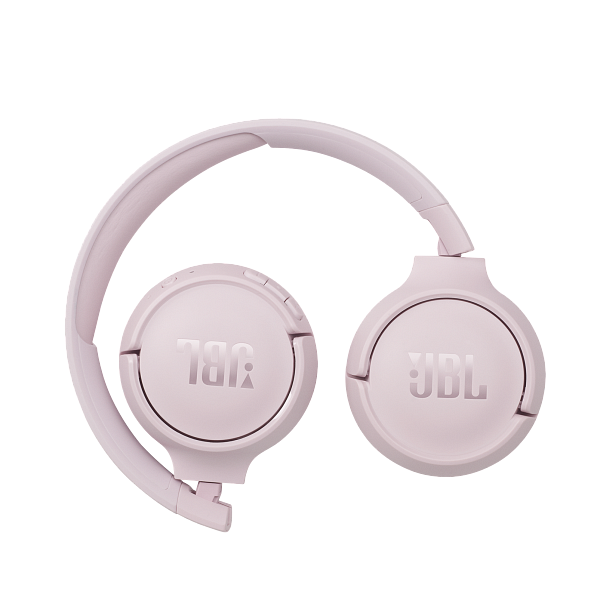 Rosa JBL-Kopfhörer, zusammengeklappt, auf rosa Hintergrund.