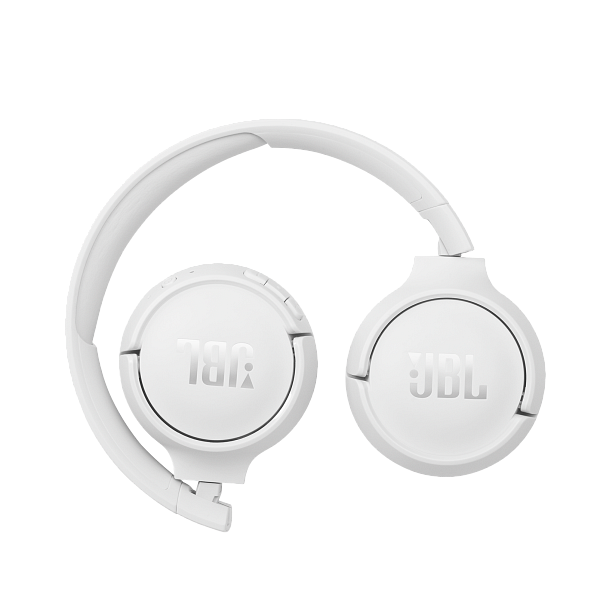 Weiße JBL-Kopfhörer, gefaltet. Isoliert auf schwarzem Grund.