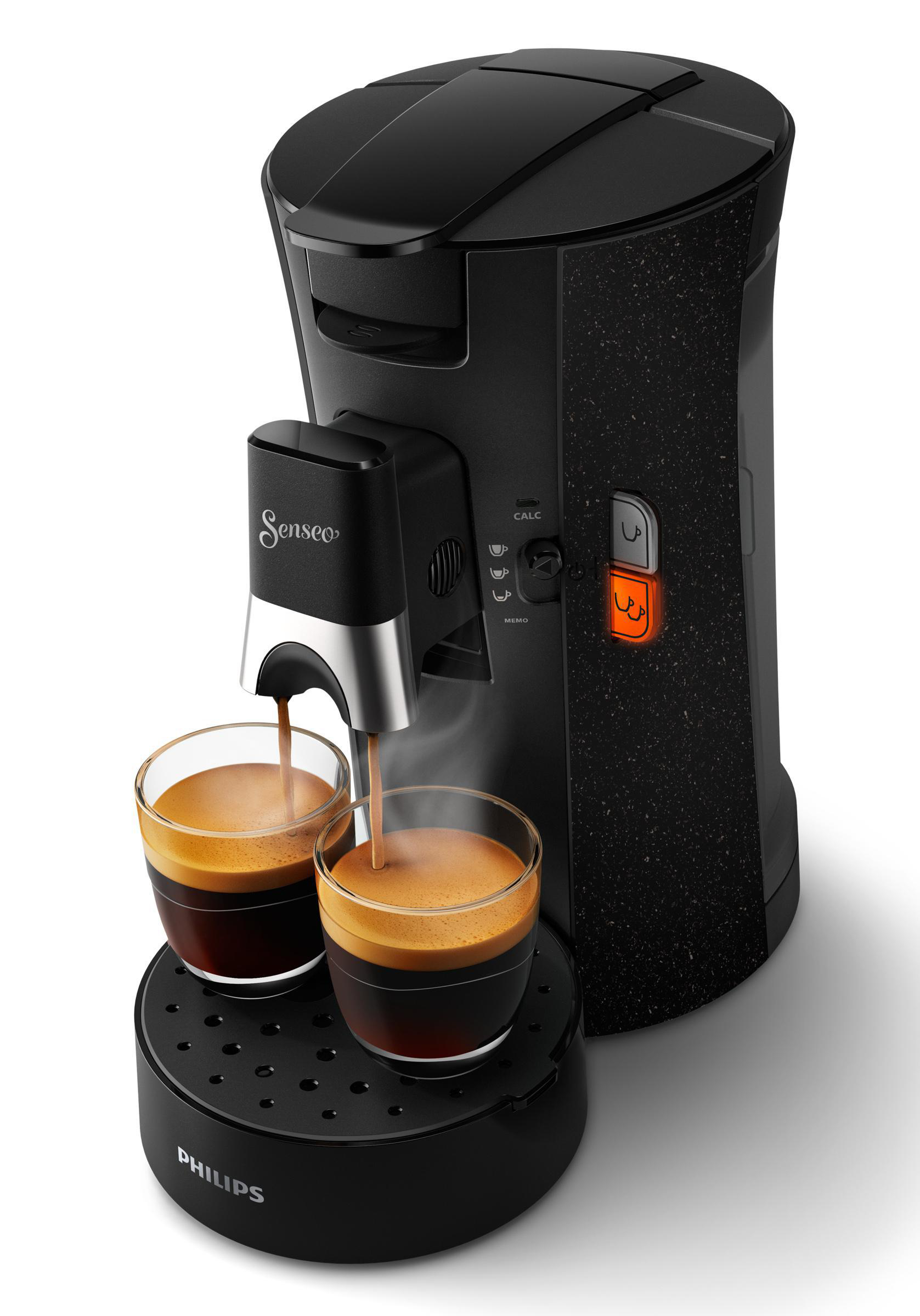 Schwarze Senseo-Kaffeemaschine, die Kaffee in zwei Gläser auf schwarzer Basis brüht.