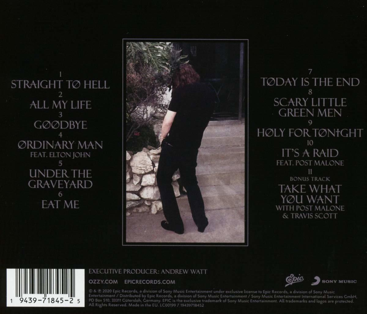 CD borító. Ozzy Osbourne album borítója számlistával, Ozzy fotója fekete ruhában, és Epic Records logó.