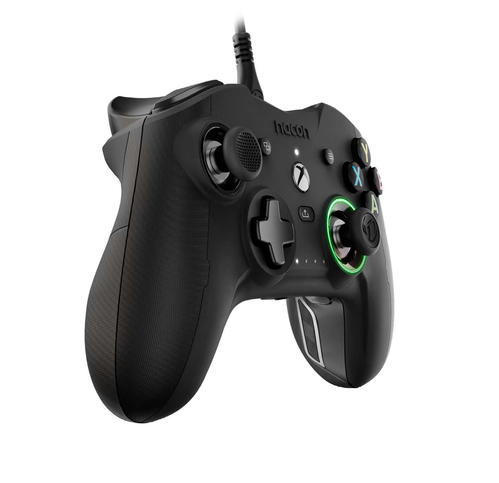 Schwarzer Hori Hacon Gaming-Controller. Er hat Knöpfe, einen Joystick und ein Kabel.