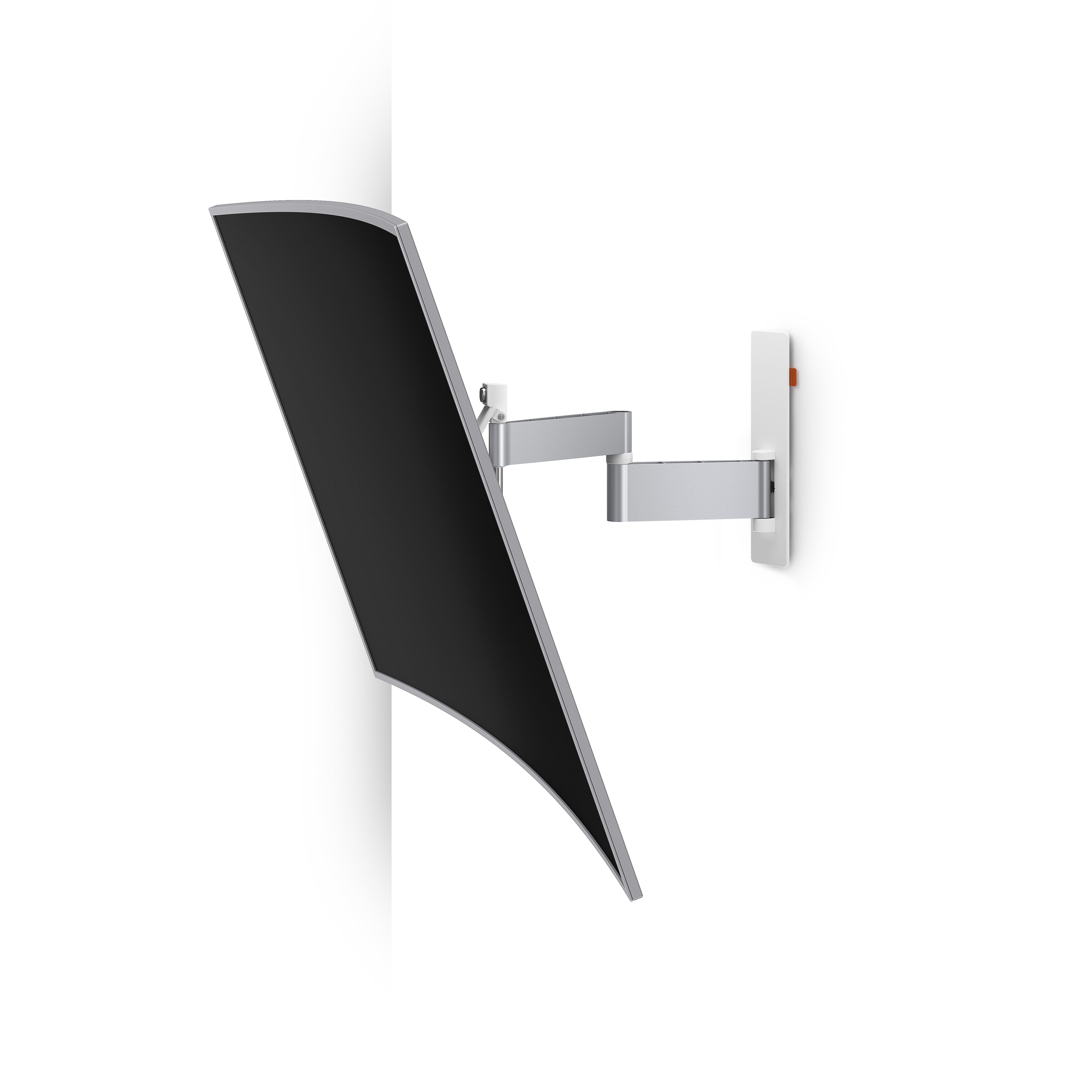 Schwarzer Bildschirm-TV auf silbernem Arm, an weißer Wand montiert.