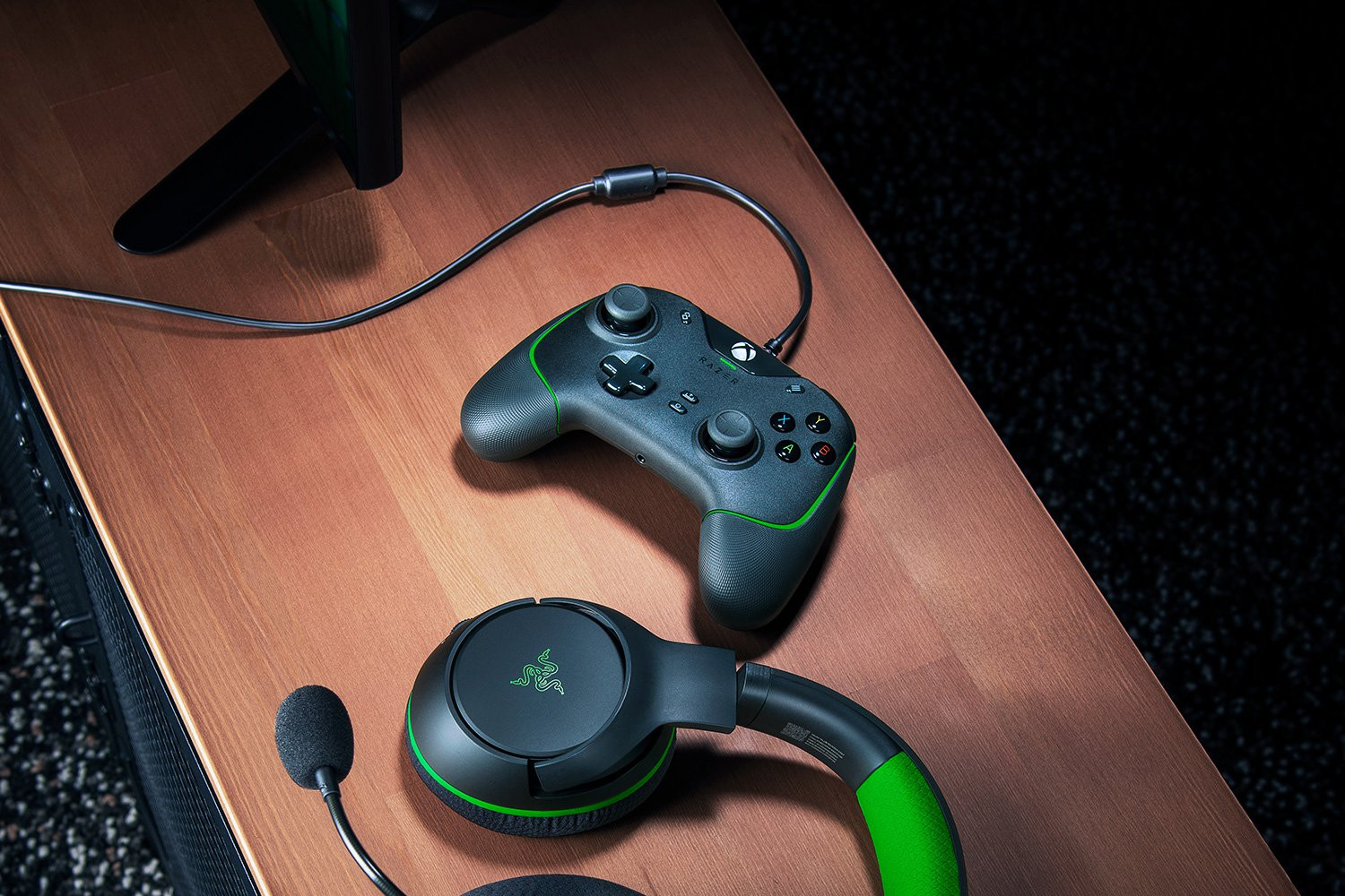 RAZER Manette Xbox Series X/S Wolverine V2 Noir (RZ06-03560100-R3M1)