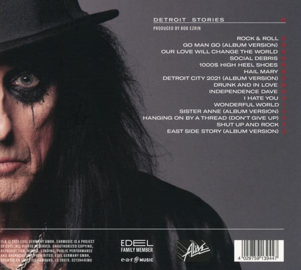 Albumcover. Alice Cooper mit Make-up, schwarzem Hut und Titelliste.