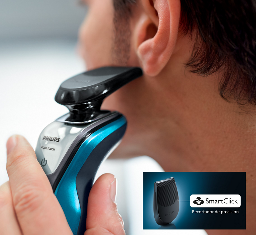Un hombre usando una afeitadora Philips AquaTouch, con detalle del recortador de precisión.