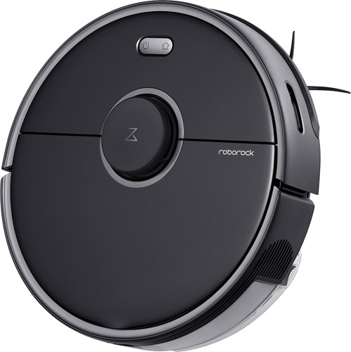 Koyu gri bir Roborock robot süpürge. Merkezi bir düğmesi ve yuvarlak bir tasarımı var.