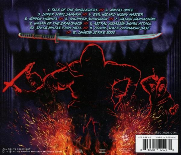Albumcover mit Ninjas vor einem Feuer, einem Katana und einer Titelliste.