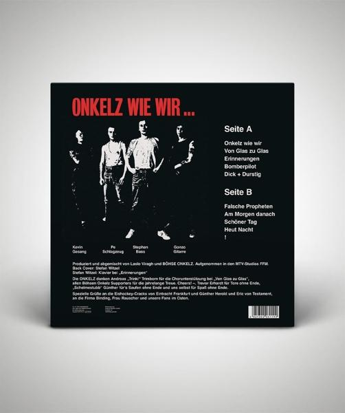 Rückseite eines Albums mit schwarzem Hintergrund und Fotos von Bandmitgliedern.