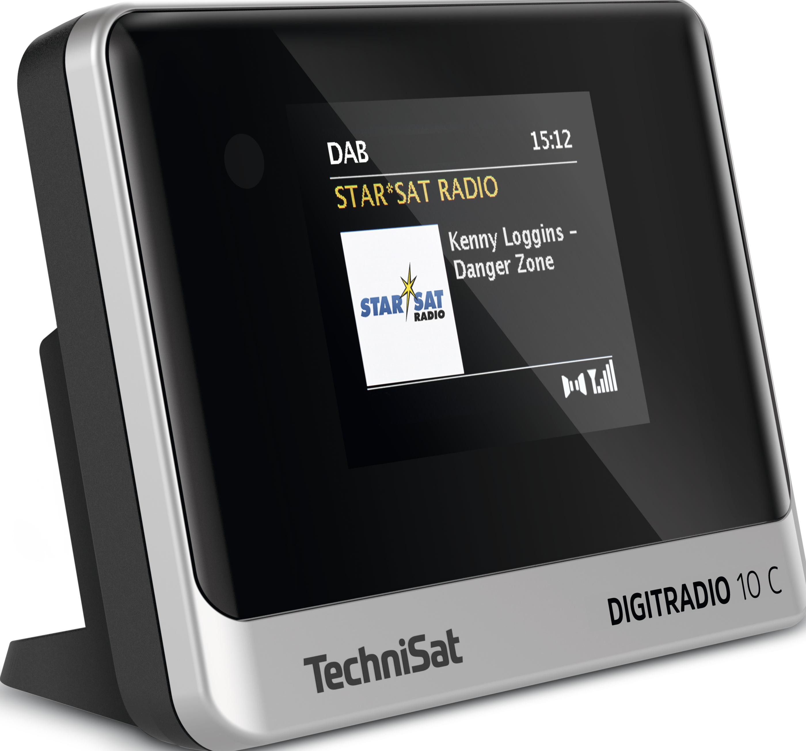 Ein Digitalradio mit einem Bildschirm, der STAR*SAT RADIO sowie einen Songtitel und Interpreten anzeigt.