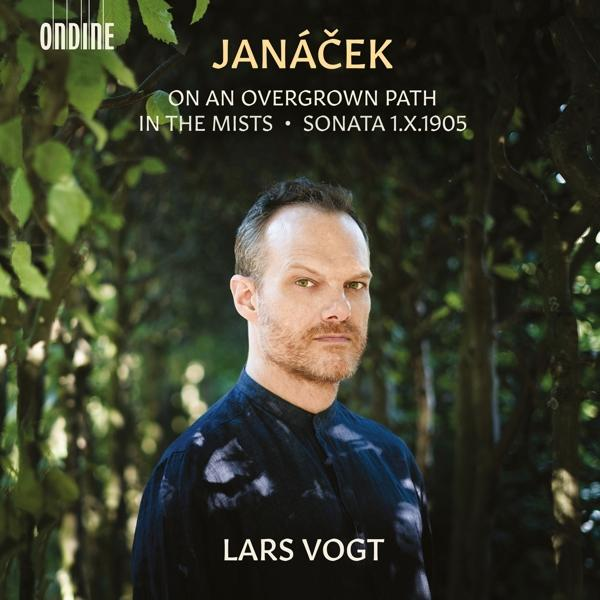 Pochette de l'album 'Janáček' avec le portrait de Lars Vogt. Fond vert avec un arbre.