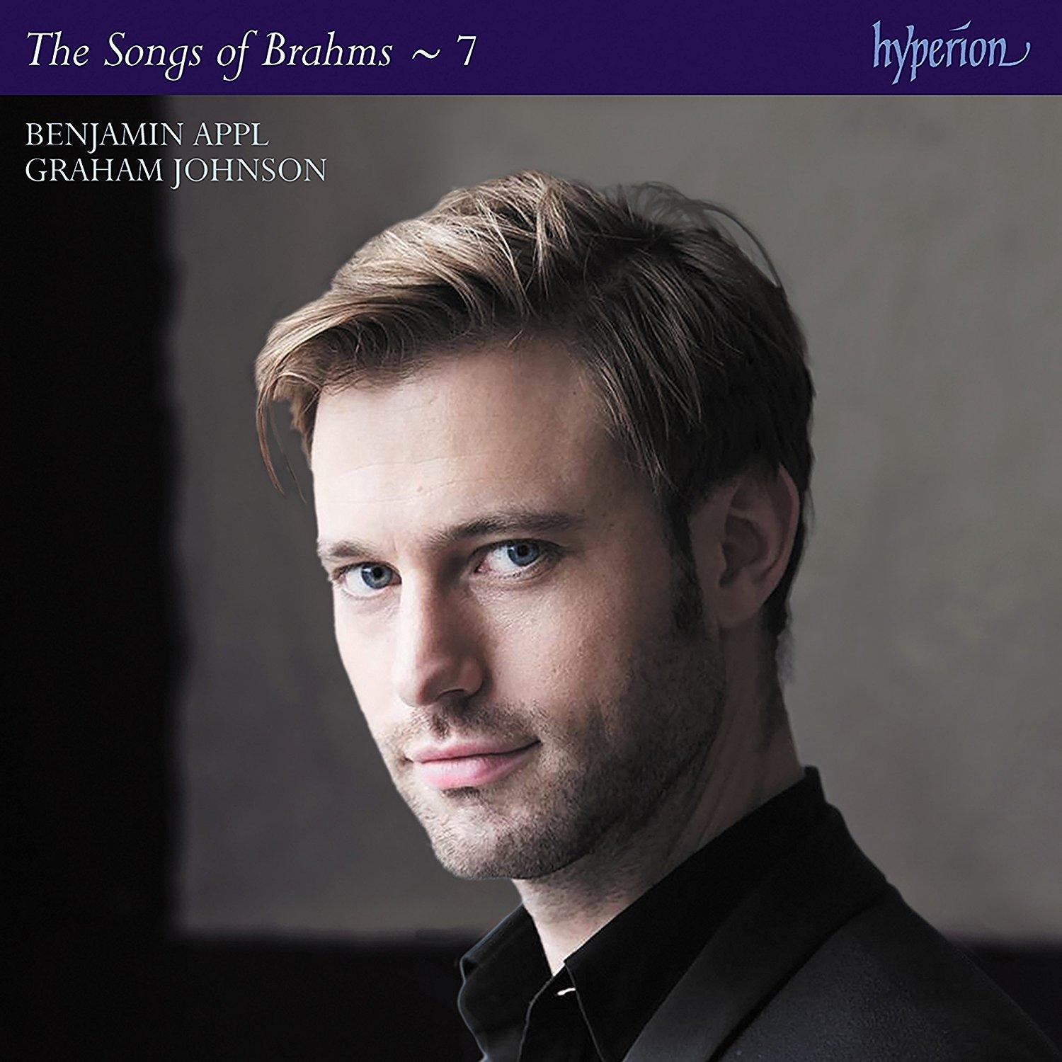 Mann mit hellem Haar, heller Haut und blauen Augen, schaut den Betrachter an, Albumcover.