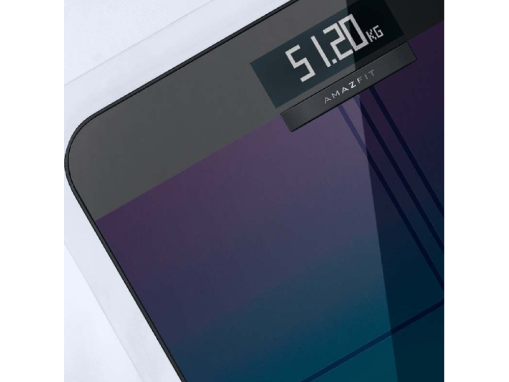 Báscula digital mostrando 51.20 kg, con logo AMAFIT.
