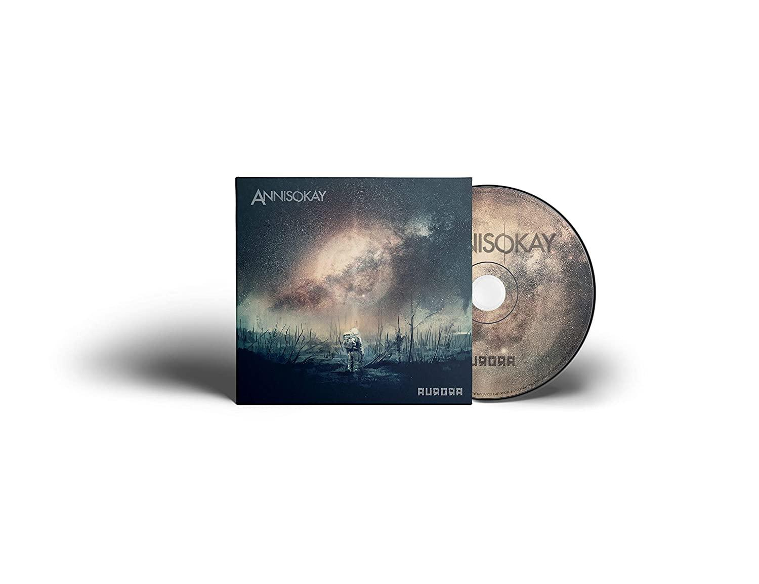 CD-Cover mit Bild einer Person, die nachts auf einem Feld geht, mit CD.