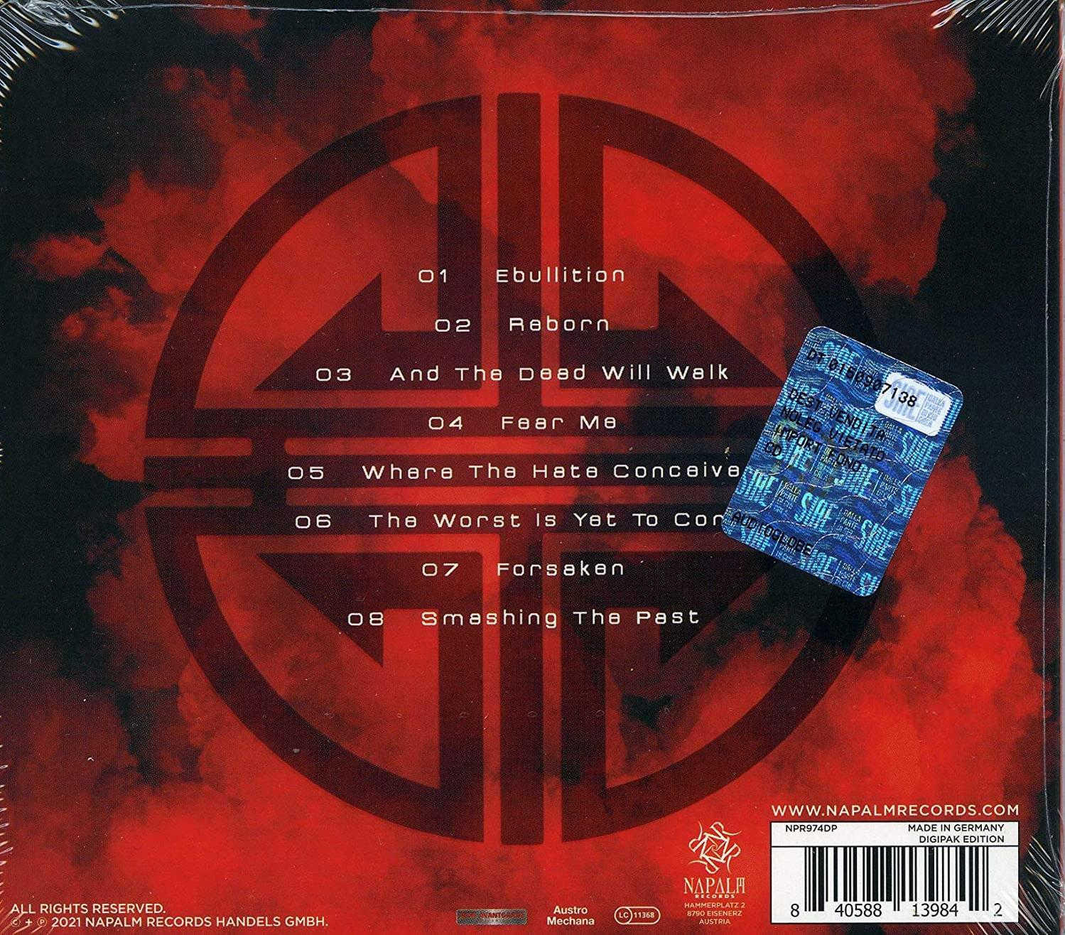 CD-Hüllenrückseite mit rotem Hintergrund und schwarzem Logo. Enthält Songtitel und Text.