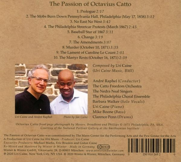CD-Rückseite mit Text und den Gesichtern zweier Männer. Titelliste in der Mitte des Bildes.