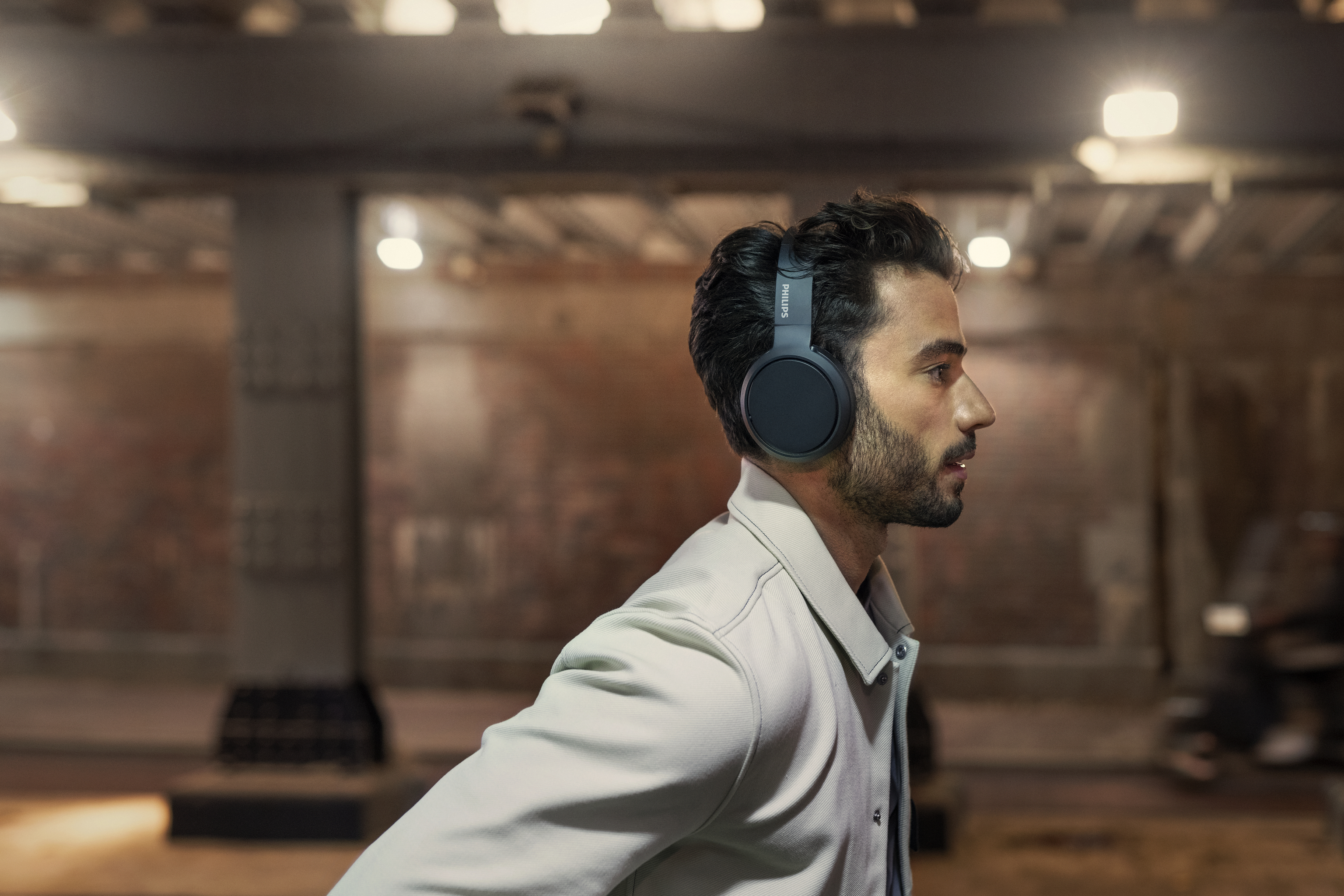 Schwarz TAH5205BK/00, PHILIPS Over-ear Bluetooth Kopfhörer