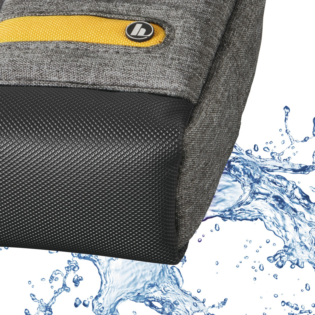 Eine grau-schwarze Tasche mit gelben Details, mit Wasserspritzern.