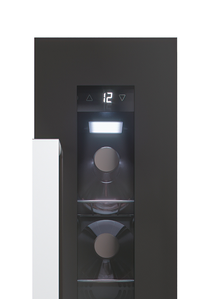 Enfriador de vino negro con pantalla digital. Tiene dos estantes de vidrio.