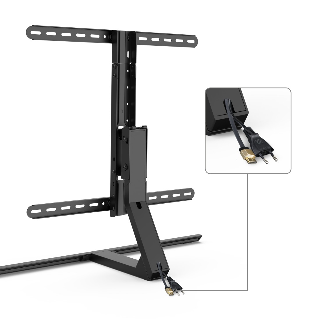 Schwarzer TV-Ständer mit Kabeln. Eine Nahaufnahme zeigt Strom- und HDMI-Kabel. Der Ständer steht auf weißem Hintergrund.