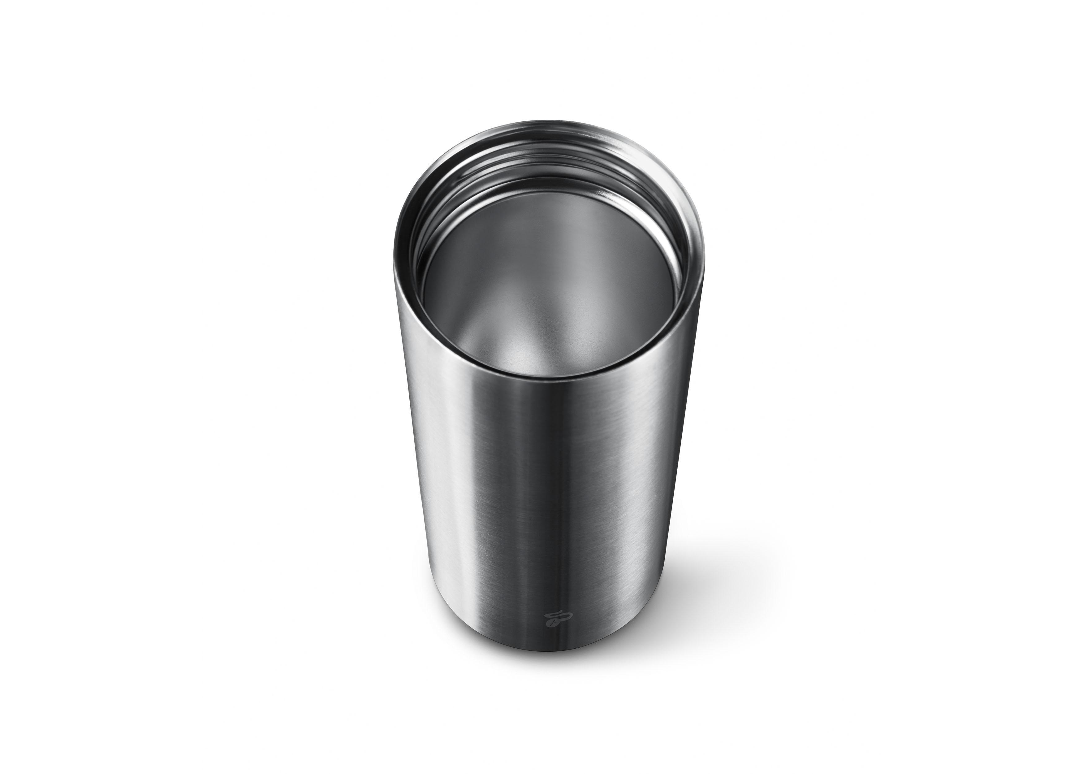 Ein Edelstahlbecher ist leer. Das Innere ist sichtbar. Weißer Hintergrund.