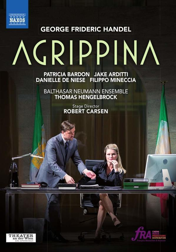 Opernplakat: Schauspieler auf der Bühne, Titel 'Agrippina', Namen der Darsteller und Theater.