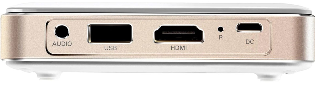 Egy eszköz közeli képe, audio, USB, HDMI és DC portokkal. Az eszköz bézs és fehér.