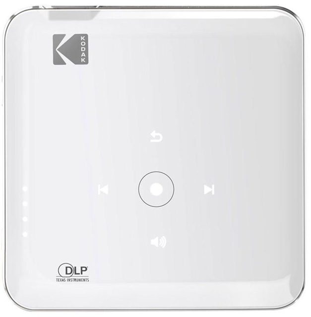 Egy fehér Kodak projektor vezérlőgombokkal és a Kodak logóval. Lekerekített négyzet alakú, fényes felülettel.