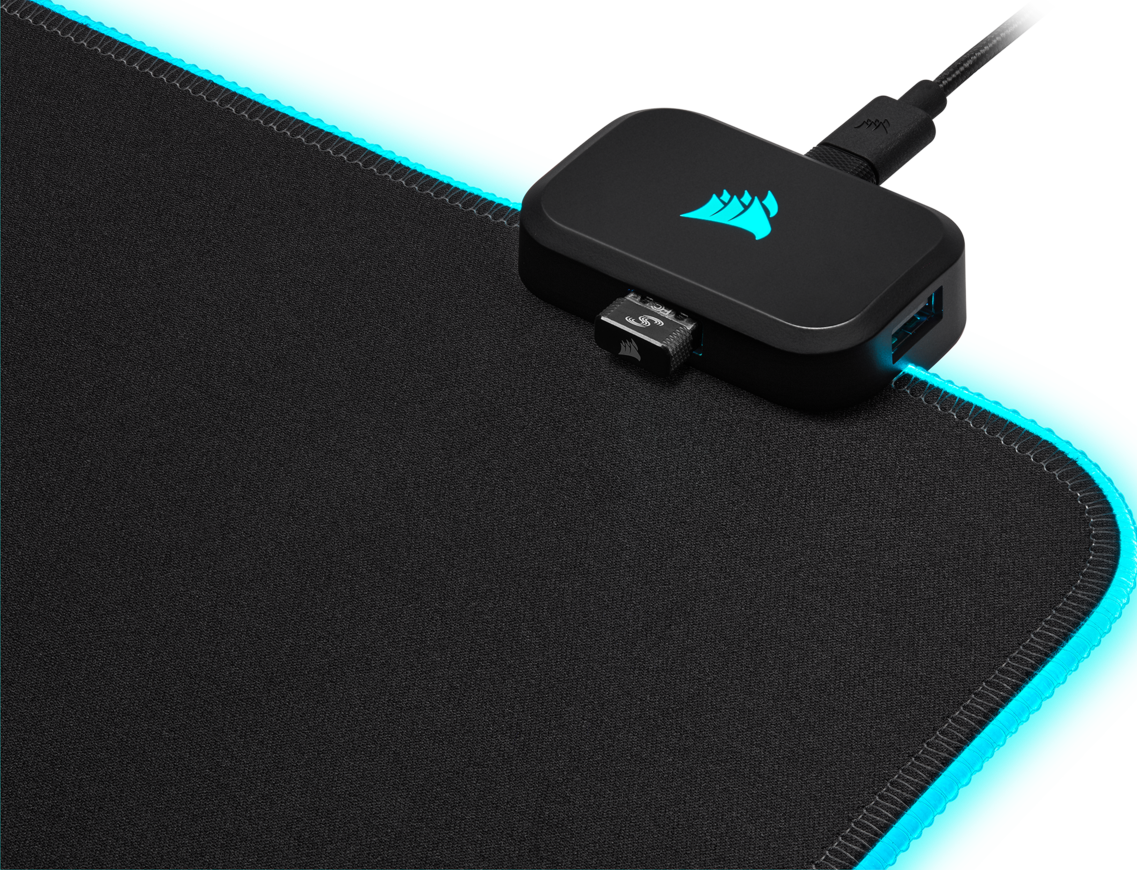Tapis de souris noir avec un hub USB. Lumière bleue. Noir et bleu.