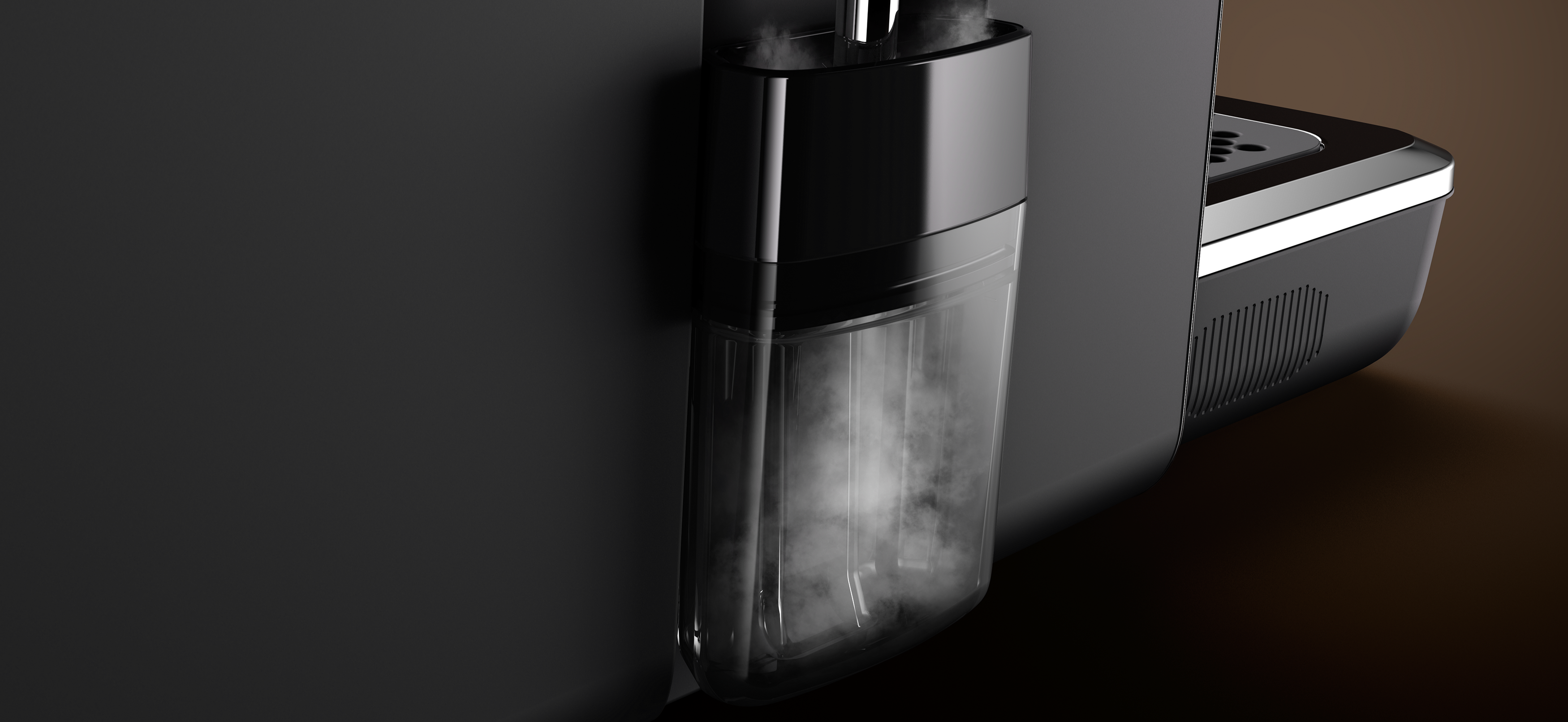 Nahaufnahme des Wassertanks einer schwarzen Kaffeemaschine mit Kondensation, unscharfer Hintergrund.