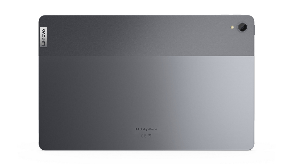 Vista trasera de una tableta. Logotipo de Lenovo en la esquina superior izquierda y logotipo de Dolby Atmos.