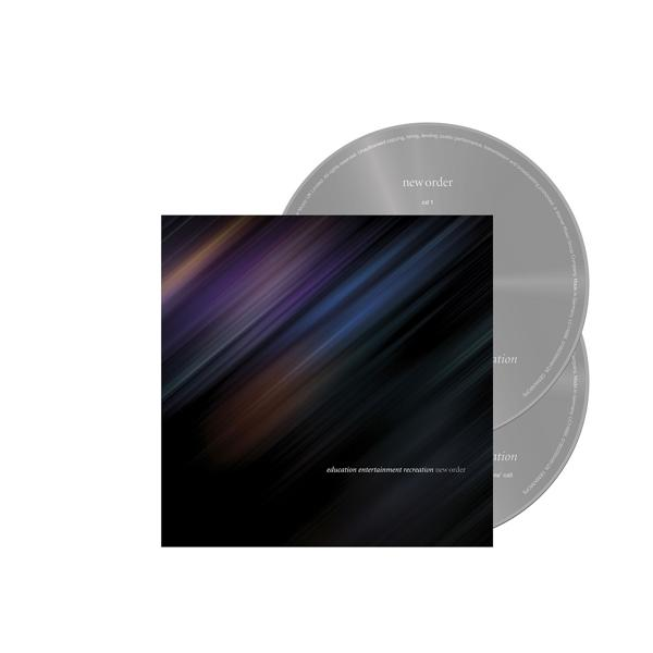 Albumcover mit CDs. Das Cover hat ein verschwommenes Design, und CDs haben Text. Weißer Hintergrund.