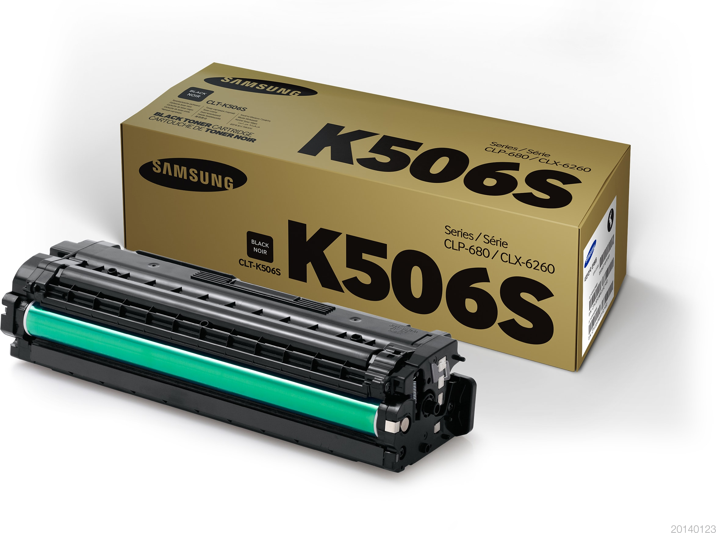 Eine schwarze Samsung K506S-Tonerkartusche liegt neben der goldenen Schachtel. Die Schachtel hat das Samsung-Logo.