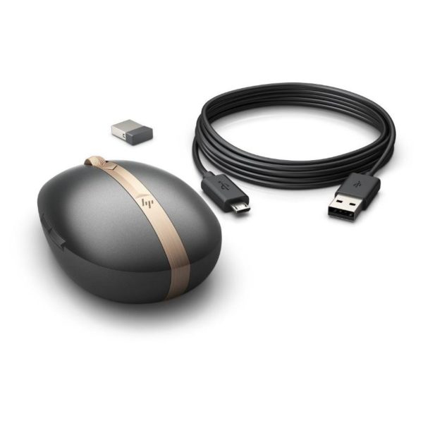 Un ratón inalámbrico gris y dorado con un cable USB y un receptor.