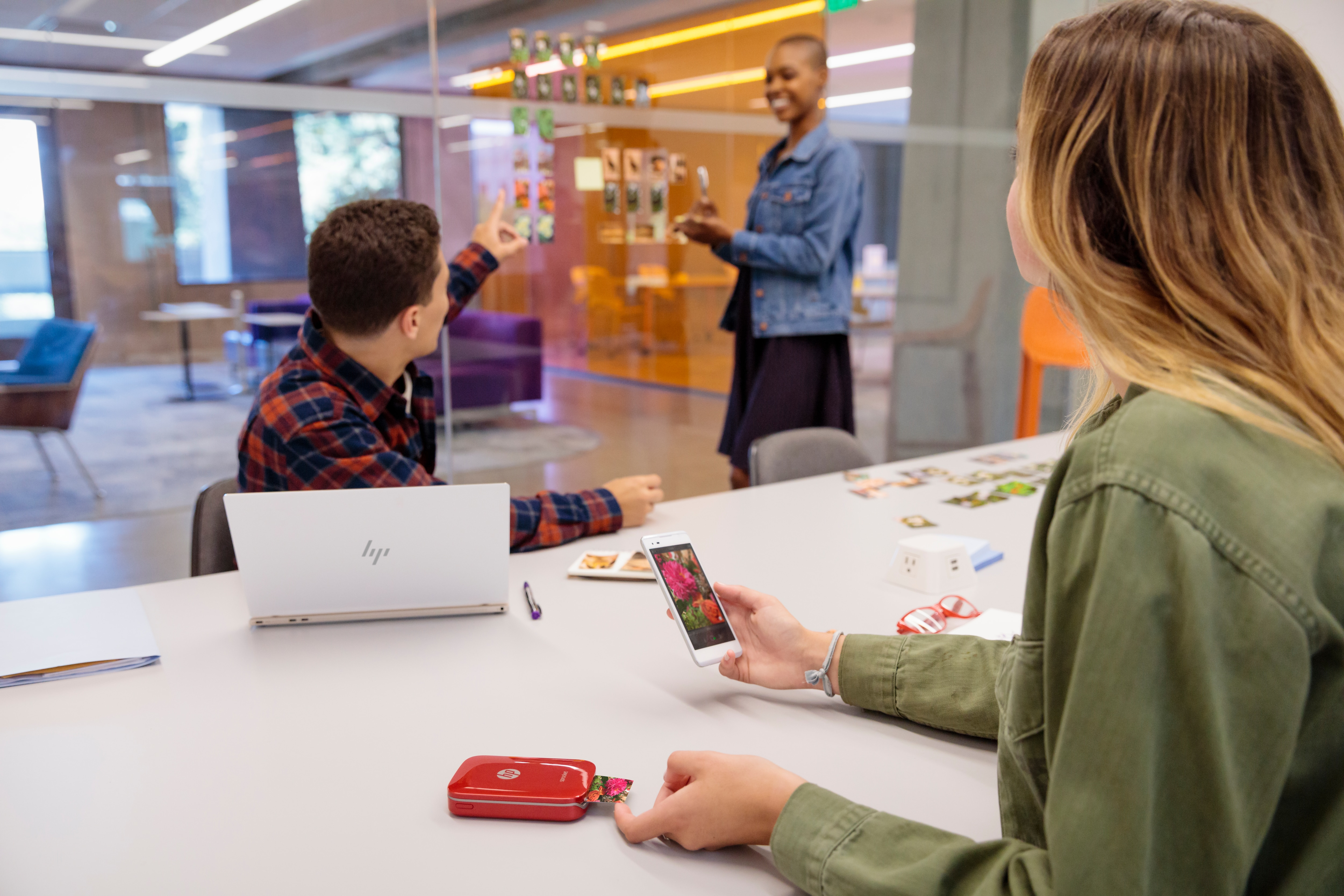 Impresora - HP Sprocket, con tecnología Bluetooth, Impresión sin tinta, Blanca