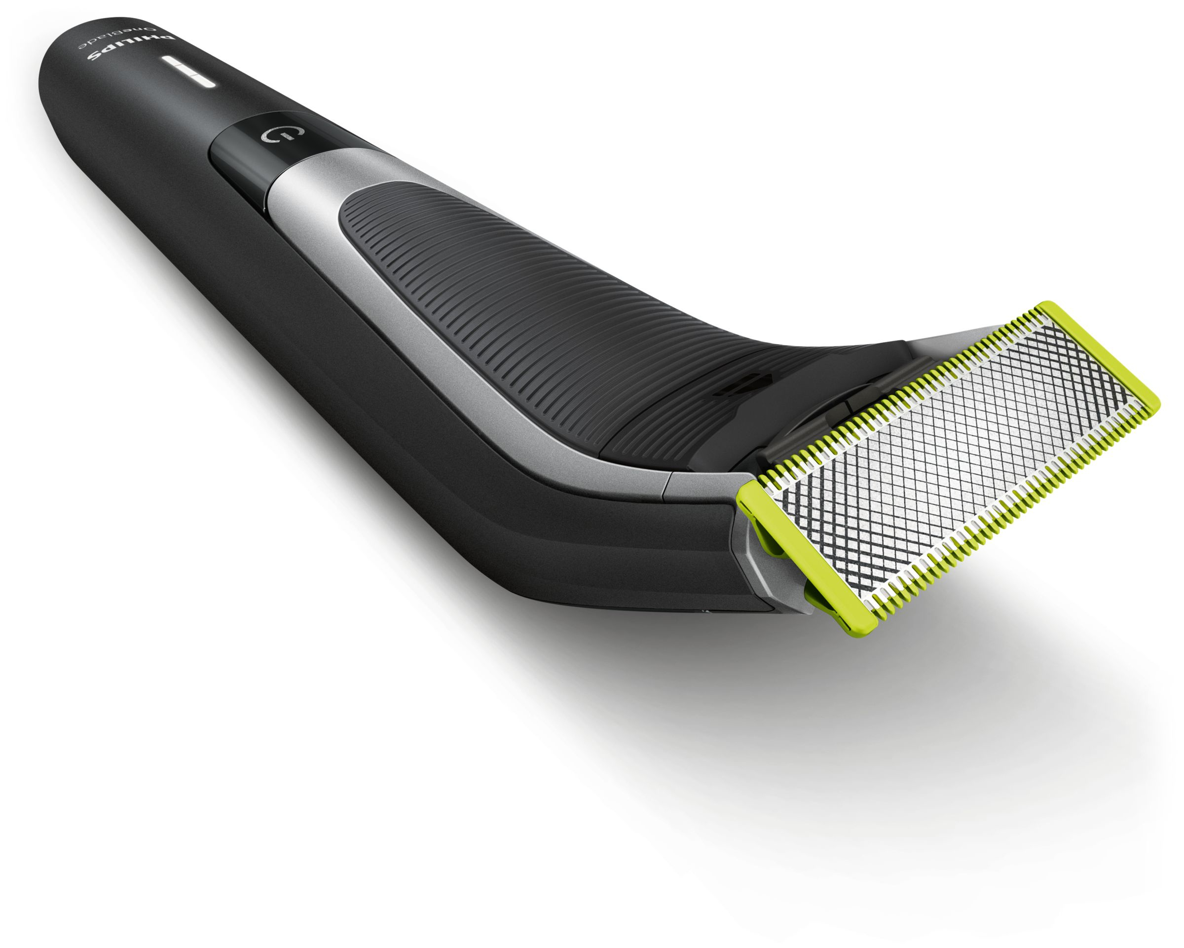 Una afeitadora eléctrica Philips OneBlade negra y plateada sobre fondo blanco.