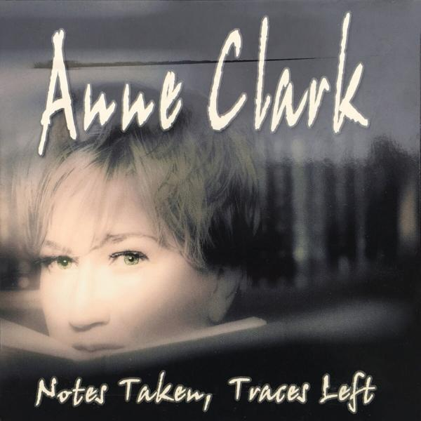 Albumcover mit Frauengesicht und dem Titel 'Notes Taken, Traces Left'.