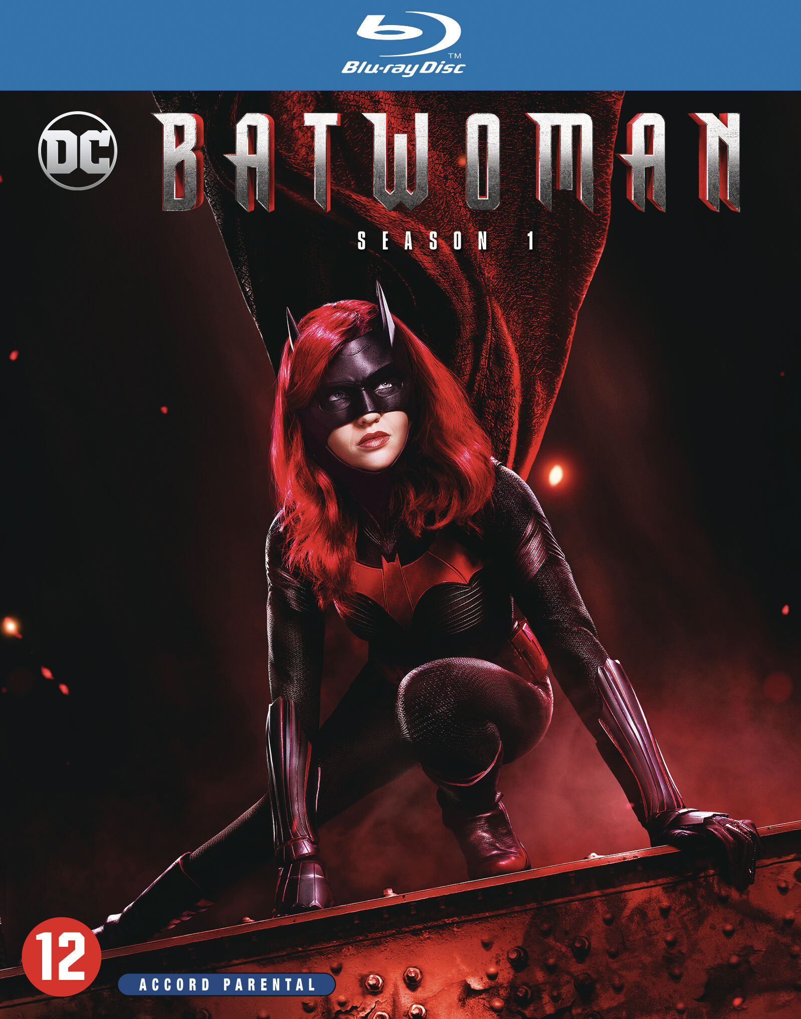 Filmposter voor 'Batwoman'. Een vrouw in een Batwoman-pak knielt op een donker oppervlak.