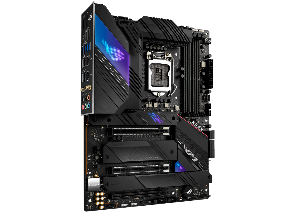 Ein schwarzes und graues Computer-Motherboard mit ROG-Logo und verschiedenen Komponenten.