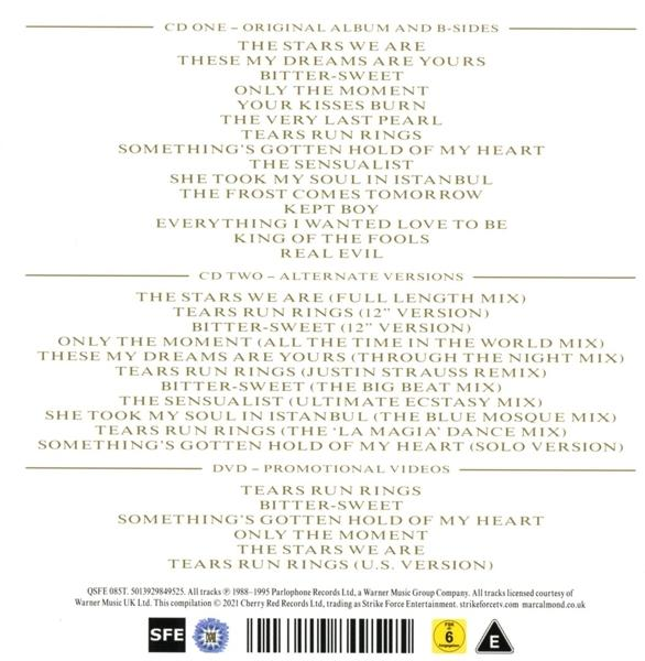 CD-Album-Trackliste. Text auf weißem Hintergrund. Enthält Titel und Credits.