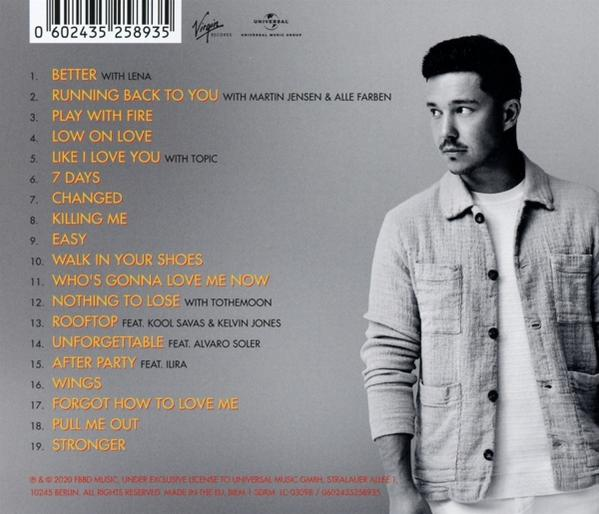 Rückseite einer CD-Hülle mit Titelliste und einem Bild eines Mannes mit Bart.