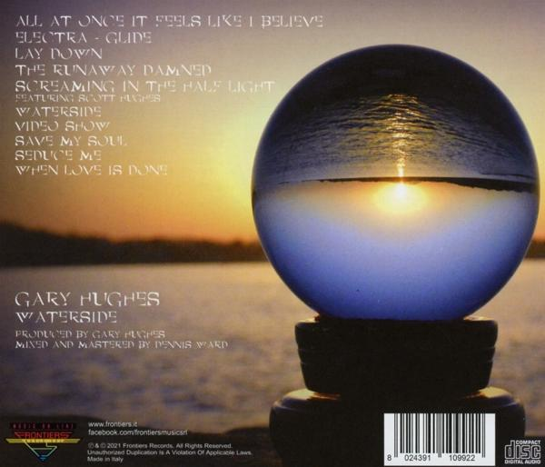CD-Cover mit Text. Zeigt eine Kristallkugel über Wasser. Sonnenuntergangshintergrund.