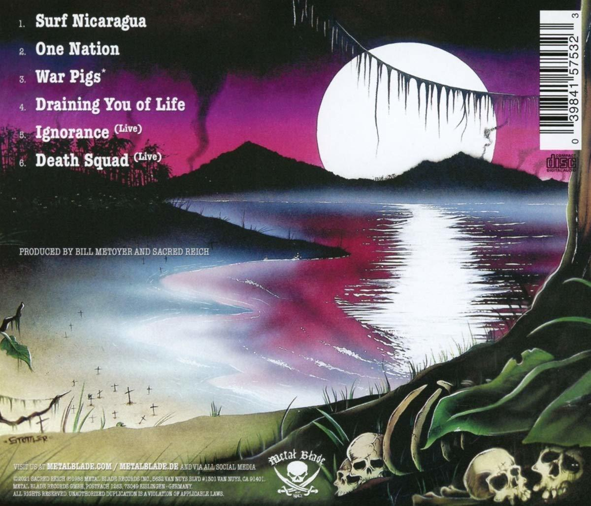 Album-Rückseite mit Landschaftsszene und Titelliste. Schädel und Vollmond in der Szene.