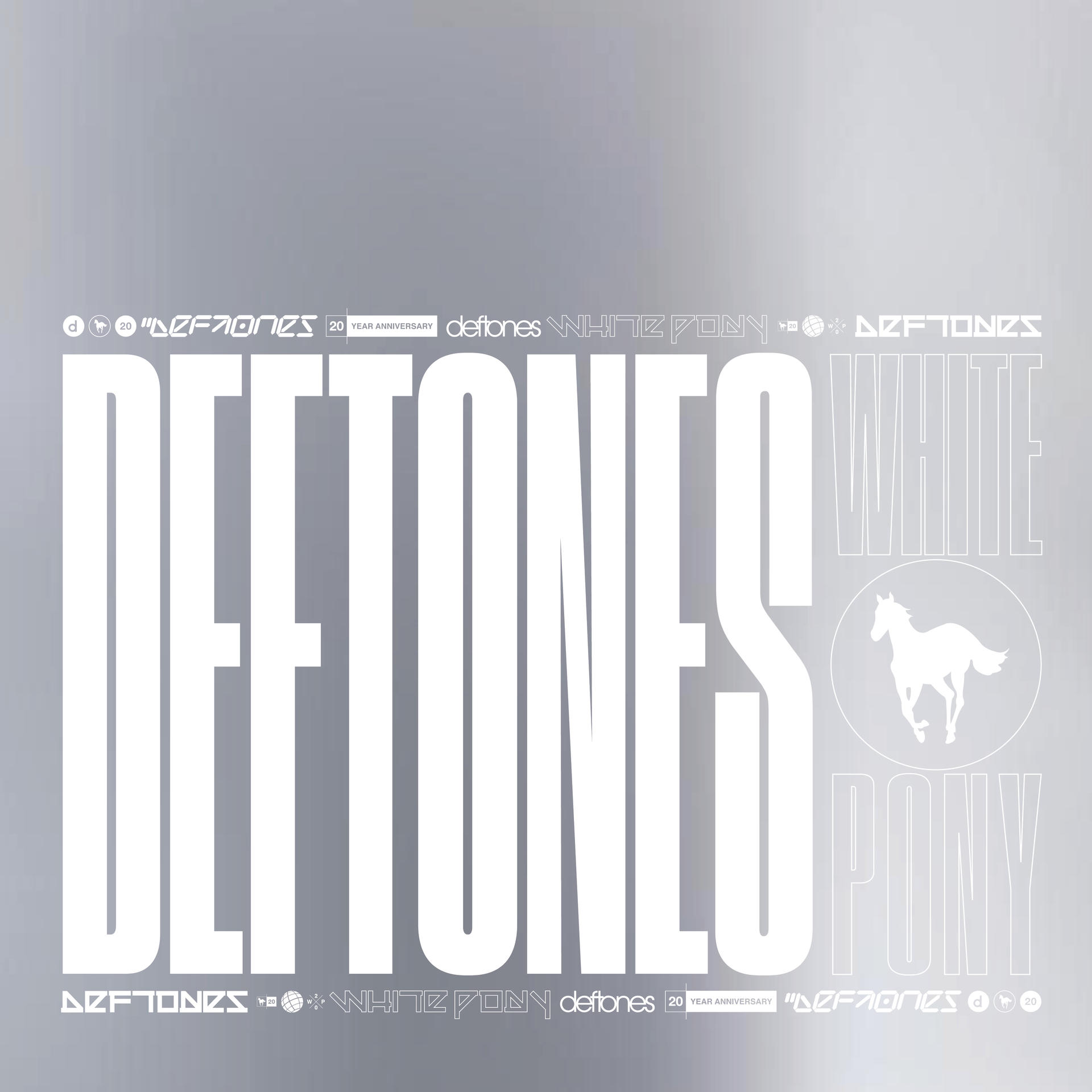 Albumhoes: 'Deftones White Pony' in grote witte letters. Wit paard silhouette.