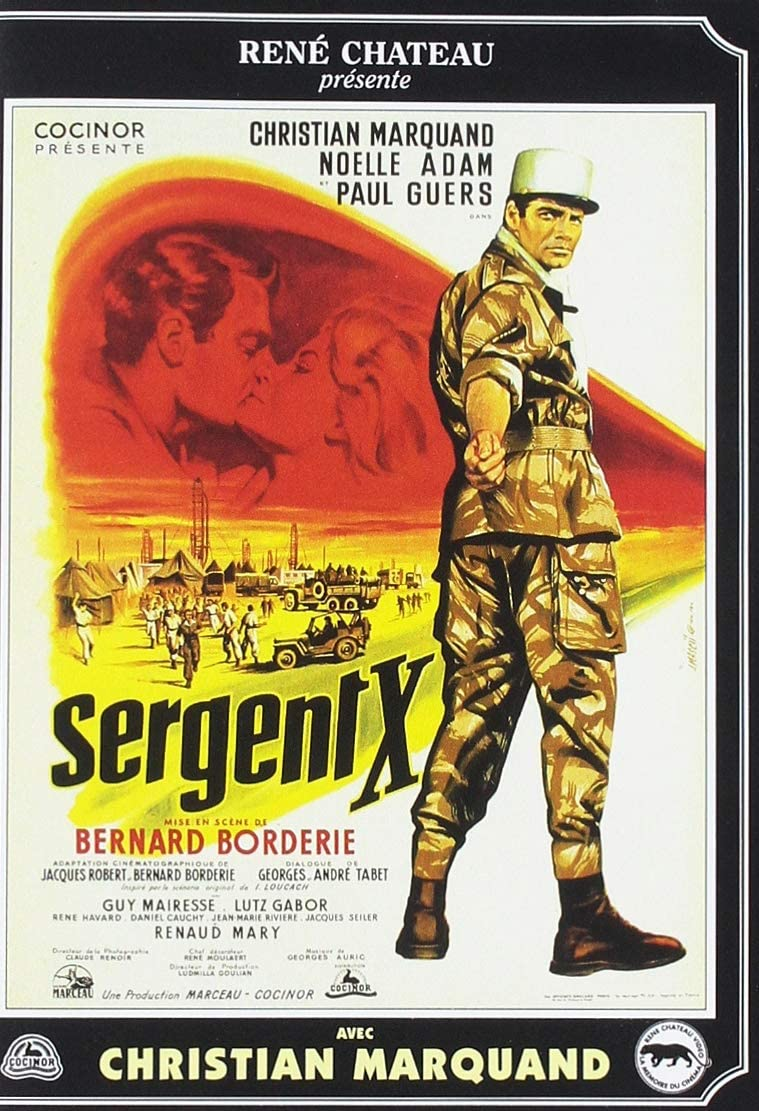 Affiche de film : un homme en uniforme militaire debout, une scène militaire en arrière-plan.