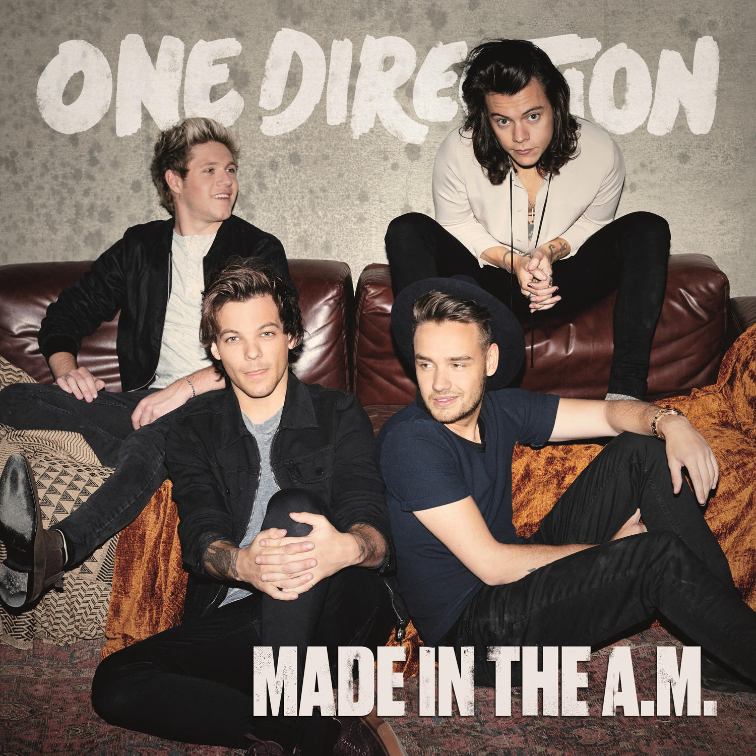 A One Direction együttes a kanapén, a 'Made in the A.M.' album borítója.
